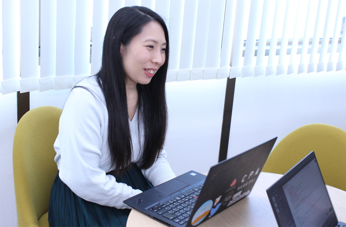お客様との定例会では、必ず論拠立てて提案するように心がけている。